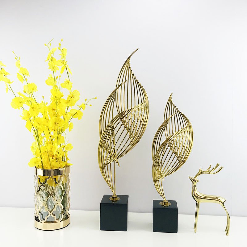 轻奢金色金属叶片雕塑摆件套装 含镂空花瓶与小鹿