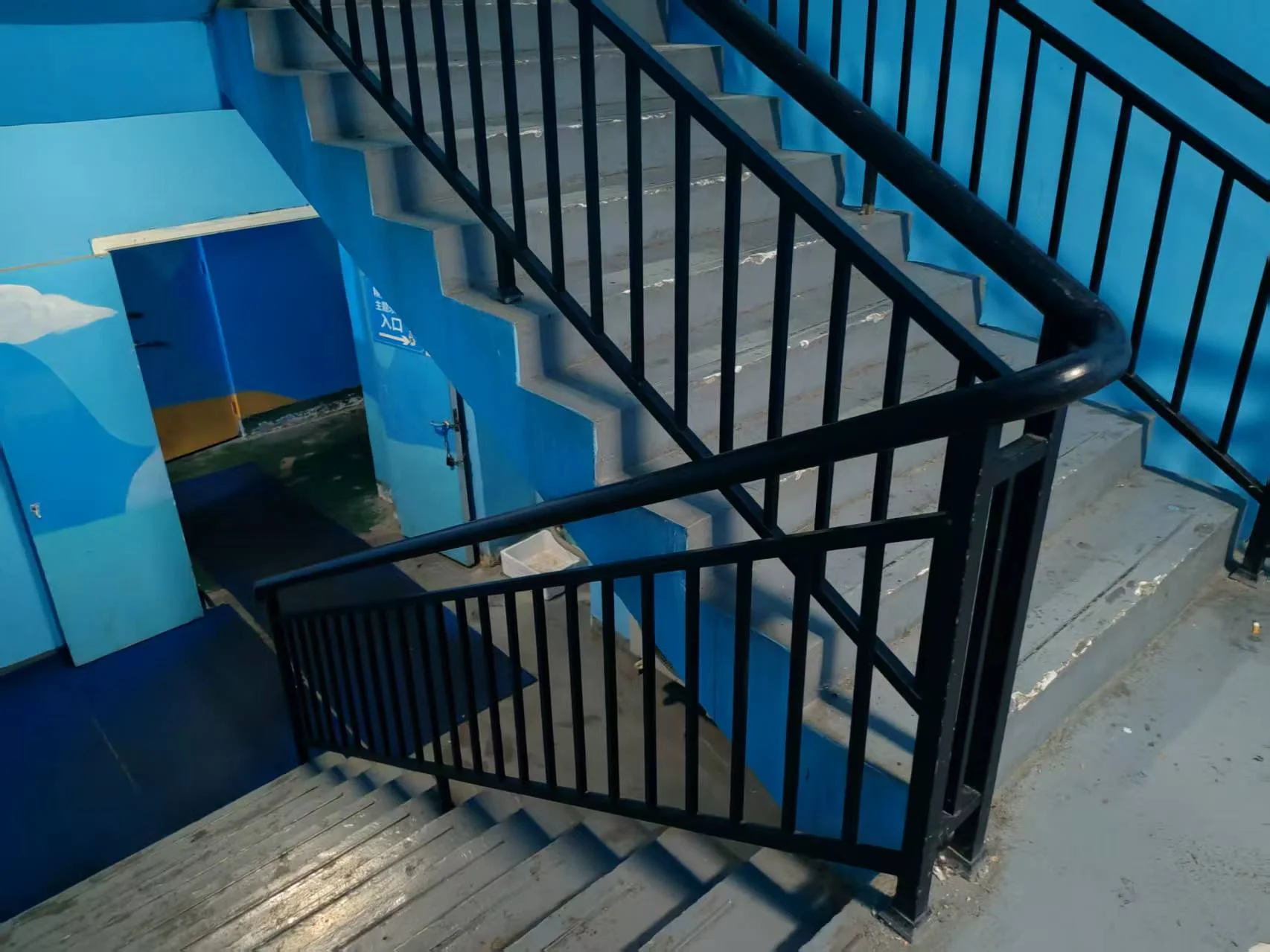 金属铁制楼梯扶手