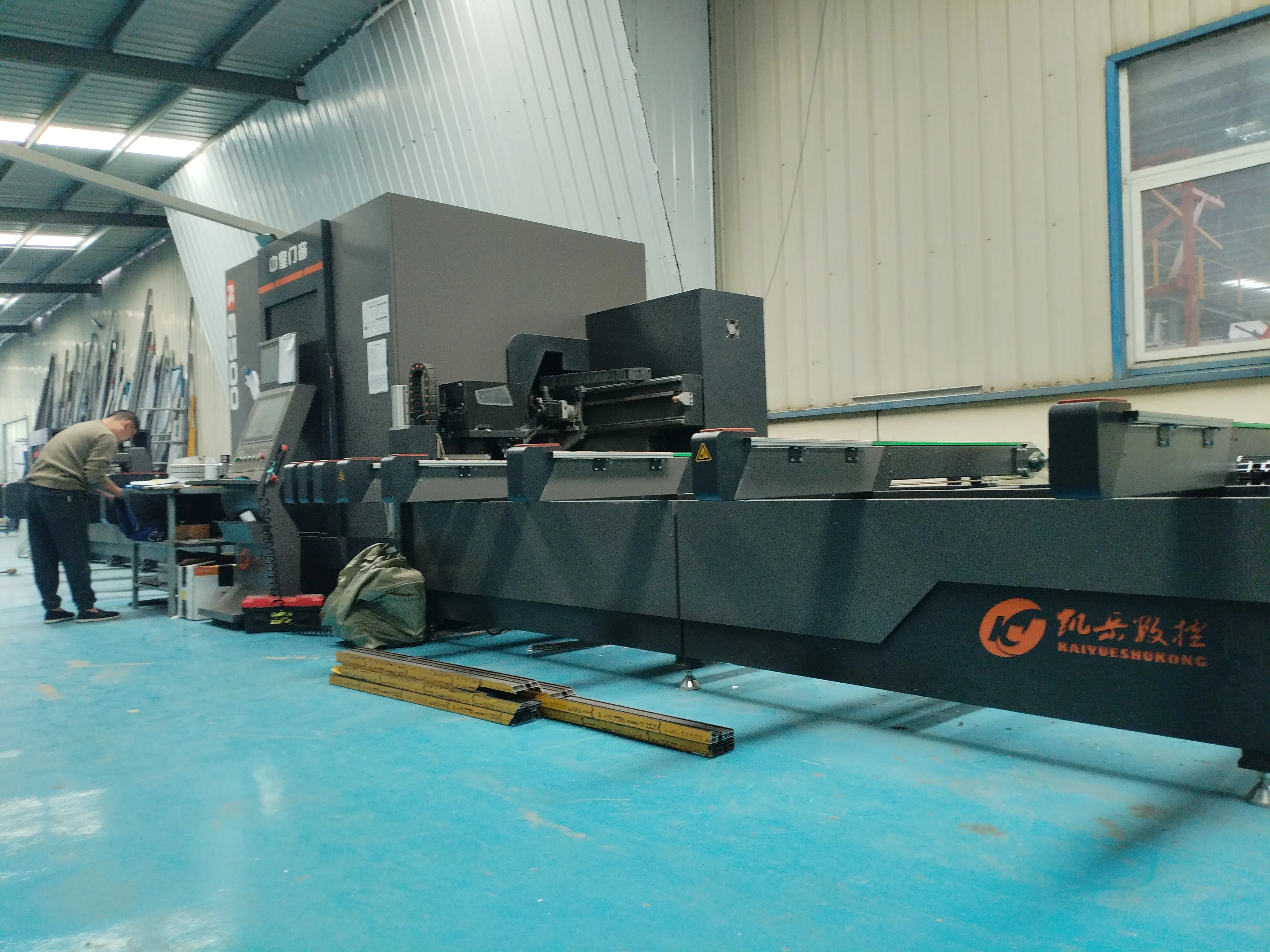 自动化型材切割机